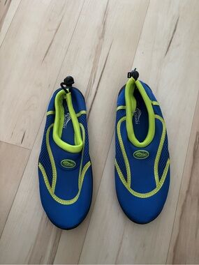 3for $15😍 Kauai Blue and Neon Yellow Water Shoes